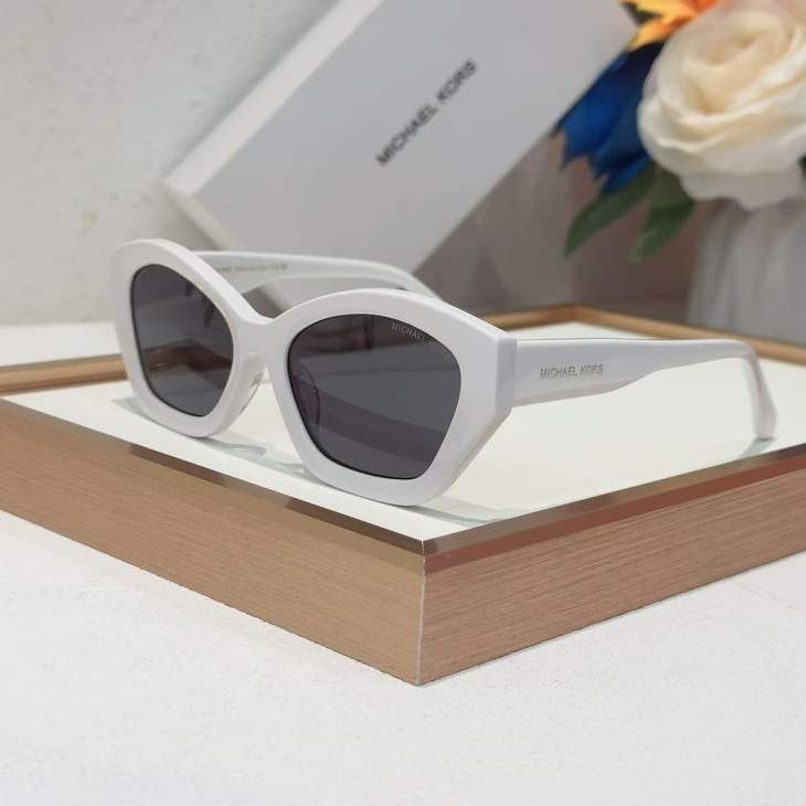 Picture of Michael Kors Sunglasses _SKUfw81854072fw